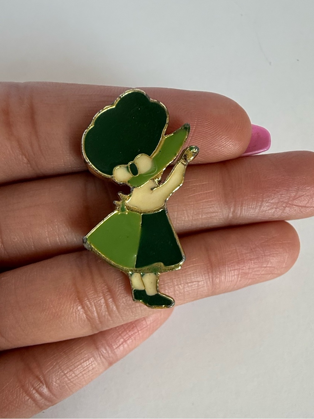 Green Girl Enamel Pin - Cute Cartoon Brooch